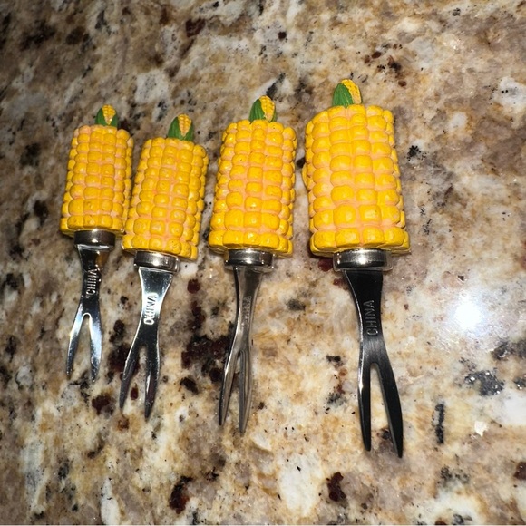 Vintage Corn On The Cob Holders 4 Skewer Forks 2 Pairs - Picture 2 of 2